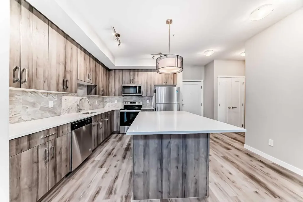 71 Shawnee Common SW Calgary AB T2Y 0R2