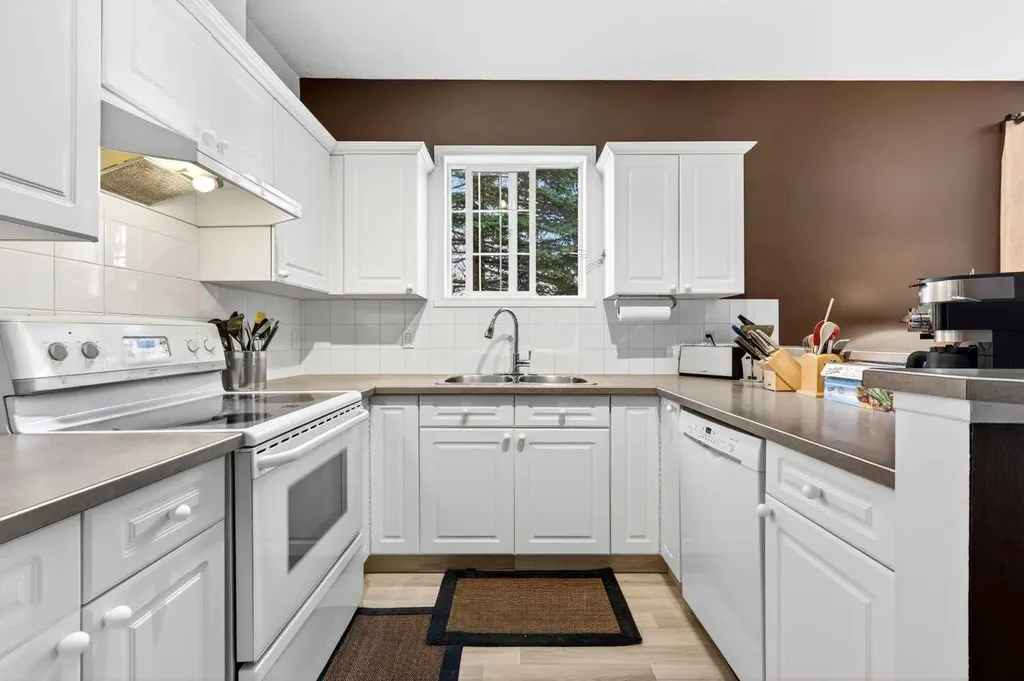 126 14 Avenue SW Calgary AB T2R0L9