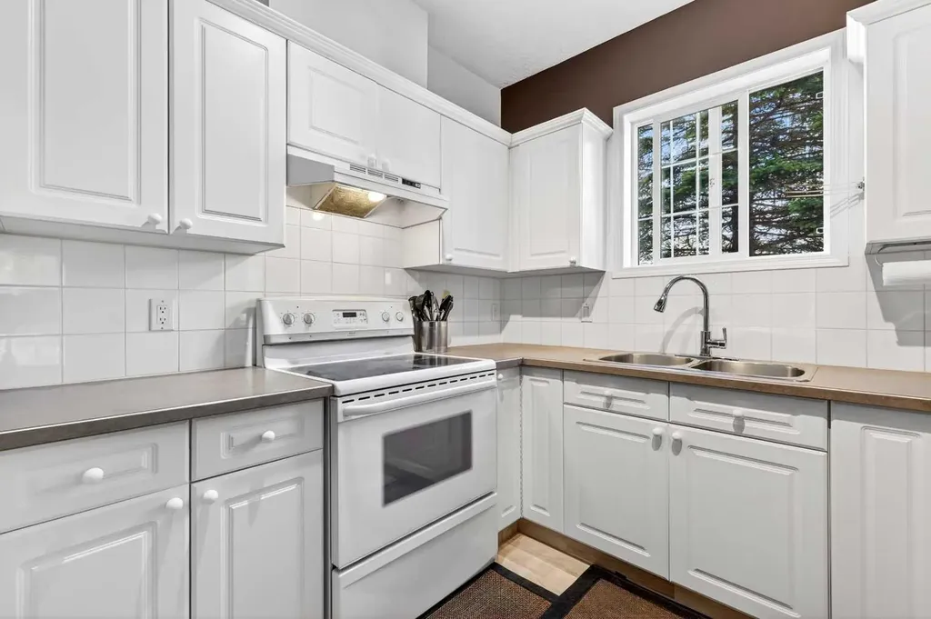 126 14 Avenue SW Calgary AB T2R0L9