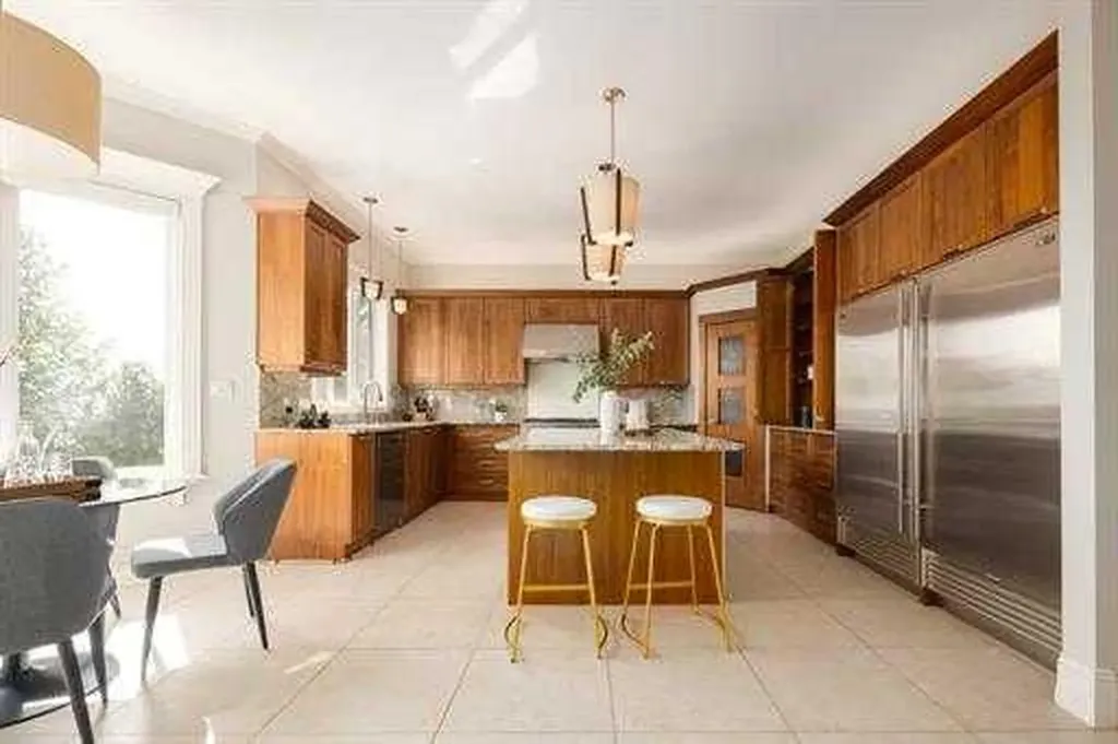 57 Slopes Point SW Calgary AB T3H3Y8