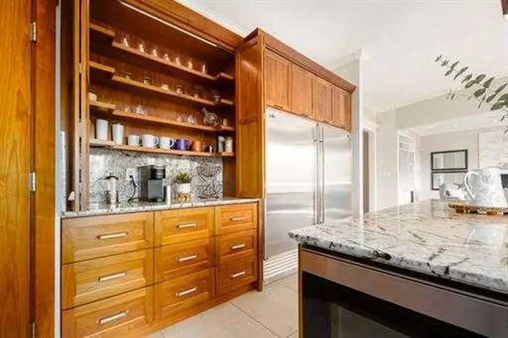 57 Slopes Point SW Calgary AB T3H3Y8