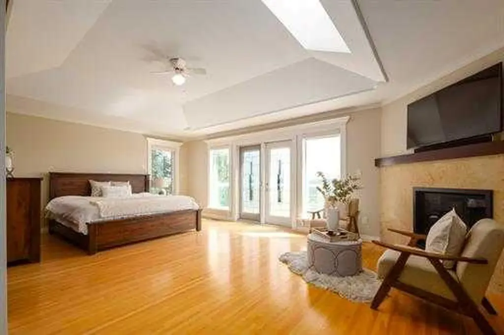 57 Slopes Point SW Calgary AB T3H3Y8
