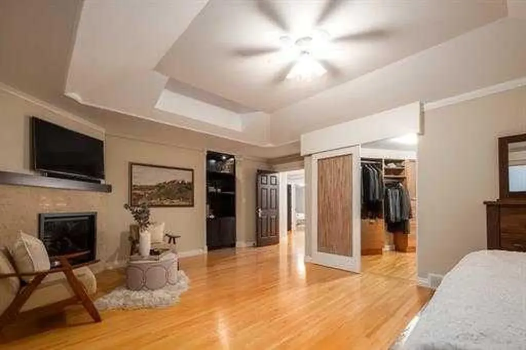 57 Slopes Point SW Calgary AB T3H3Y8