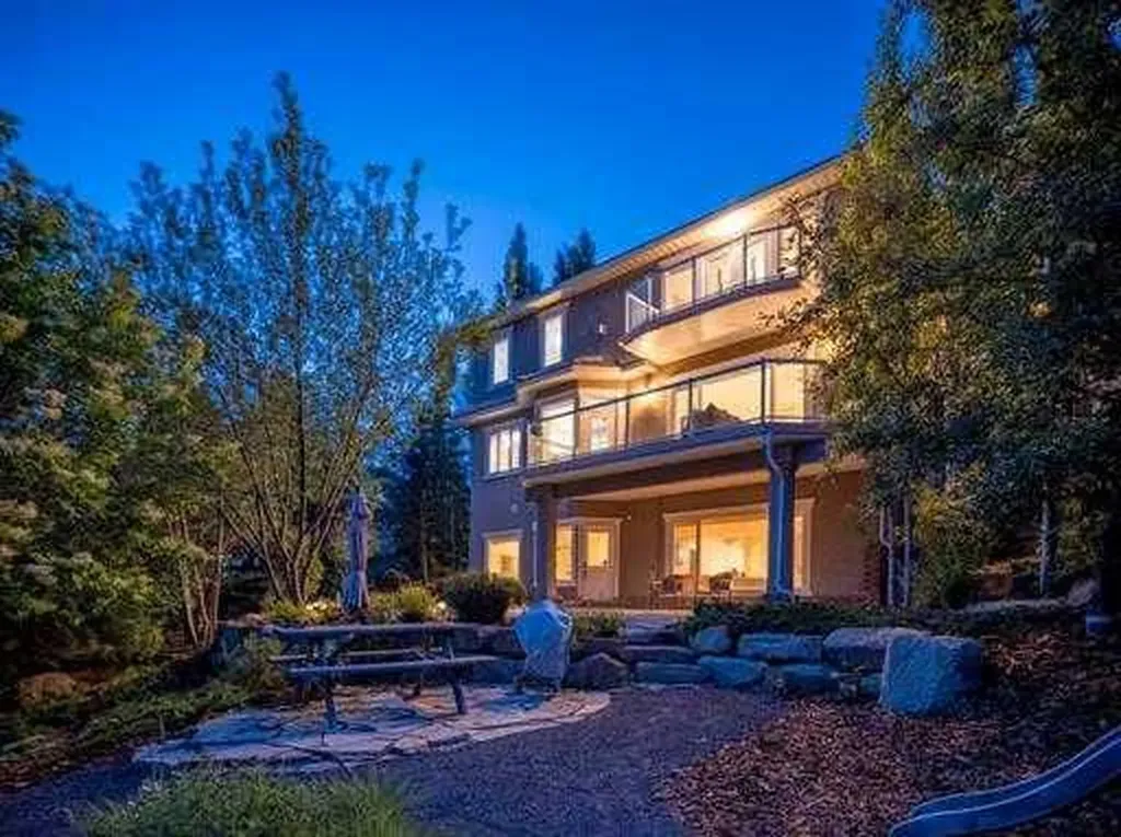 57 Slopes Point SW Calgary AB T3H3Y8