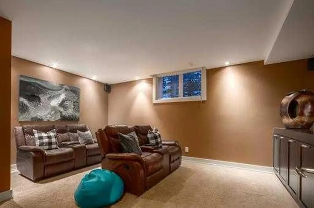 57 Slopes Point SW Calgary AB T3H3Y8