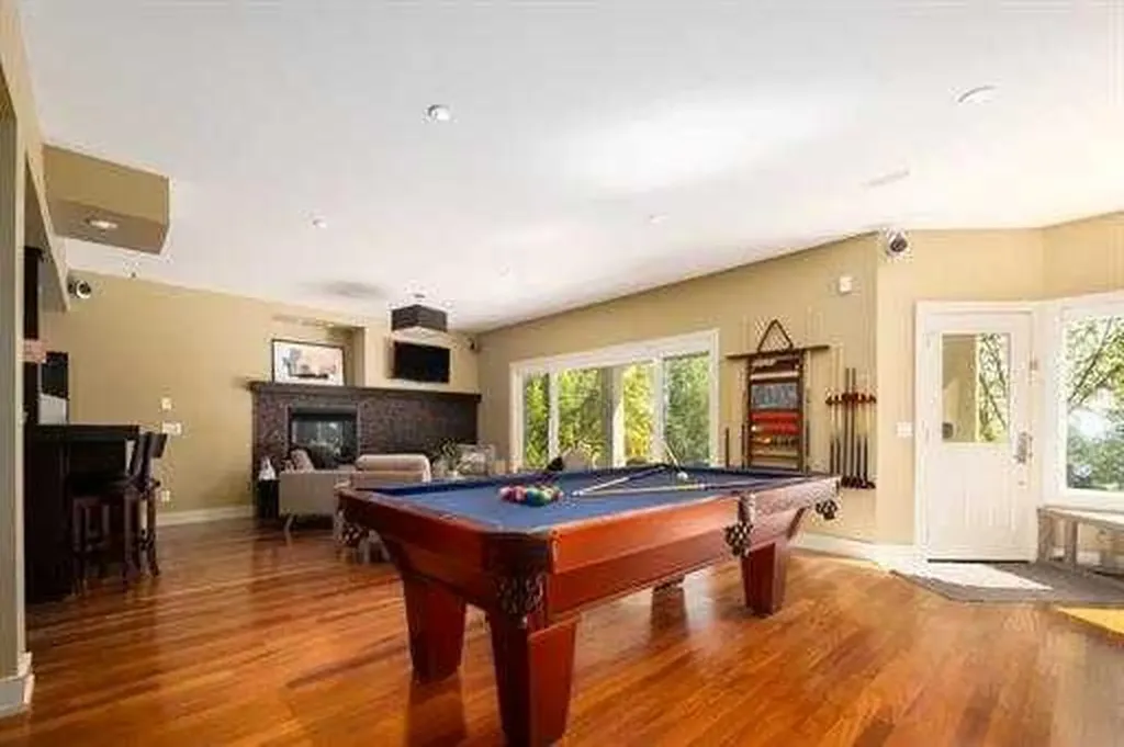57 Slopes Point SW Calgary AB T3H3Y8