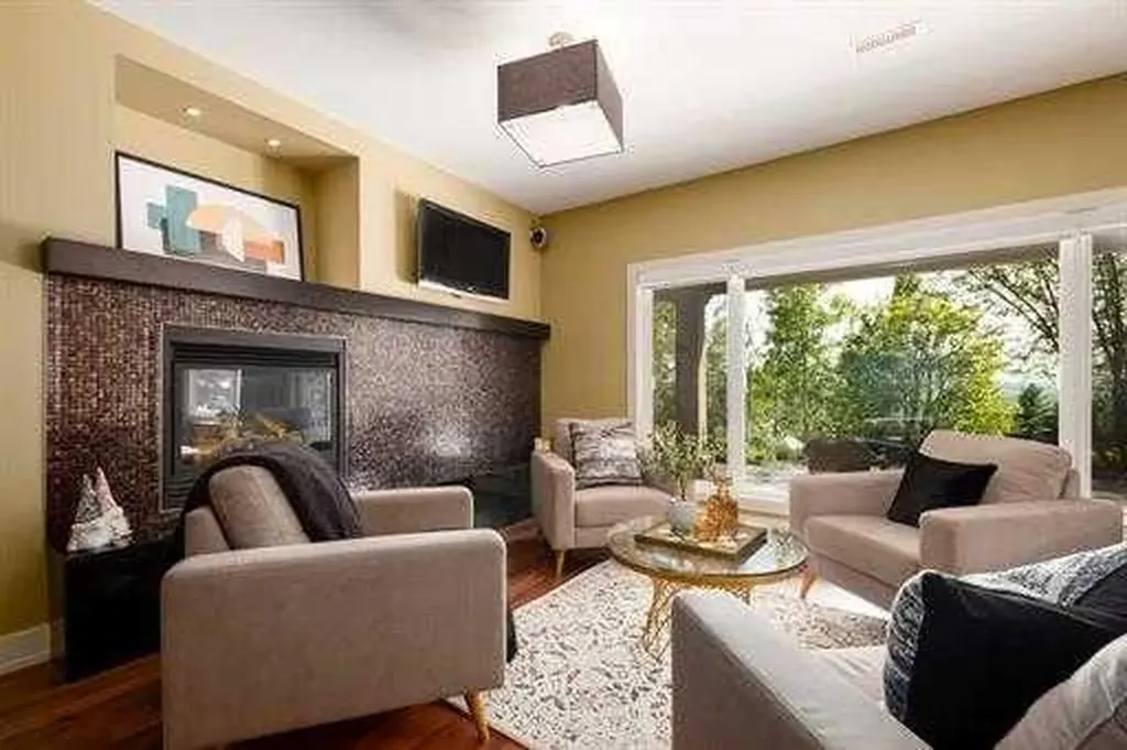 57 Slopes Point SW Calgary AB T3H3Y8