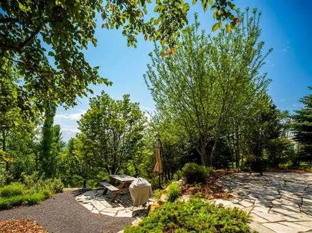 57 Slopes Point SW Calgary AB T3H3Y8
