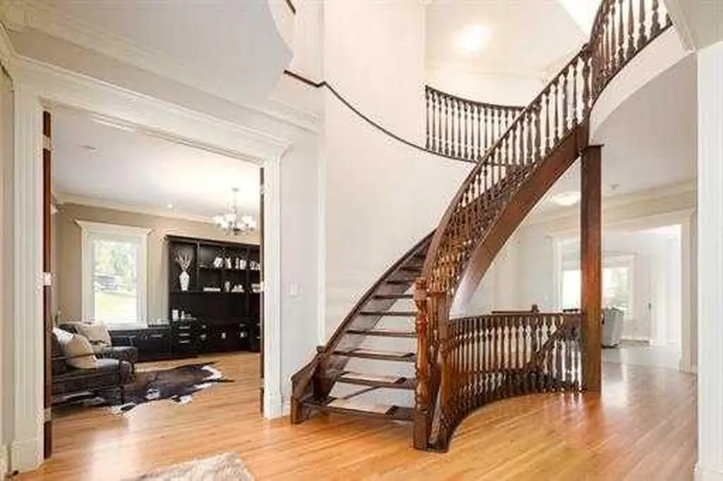 57 Slopes Point SW Calgary AB T3H3Y8