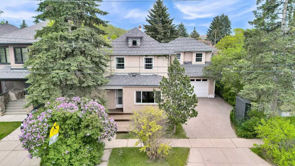 712 14 Street SE Calgary AB T2G 3J8