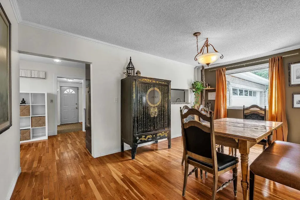 712 14 Street SE Calgary AB T2G 3J8