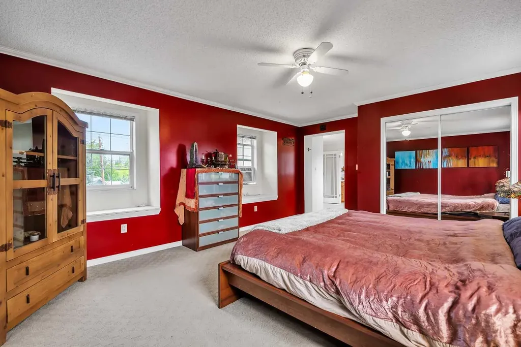 712 14 Street SE Calgary AB T2G 3J8