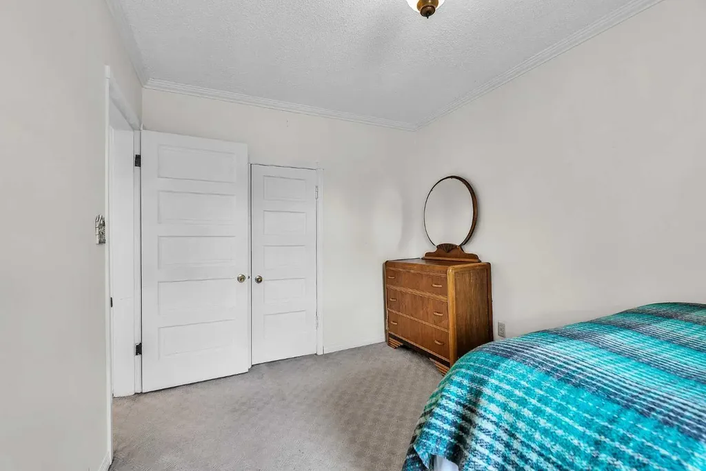 712 14 Street SE Calgary AB T2G 3J8