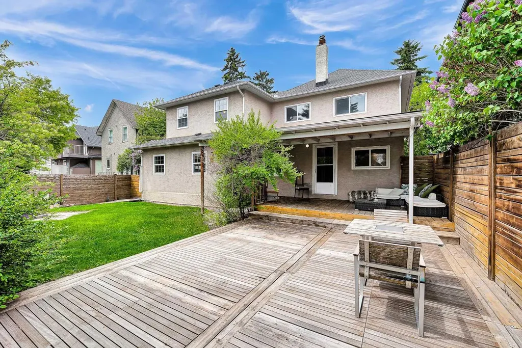 712 14 Street SE Calgary AB T2G 3J8