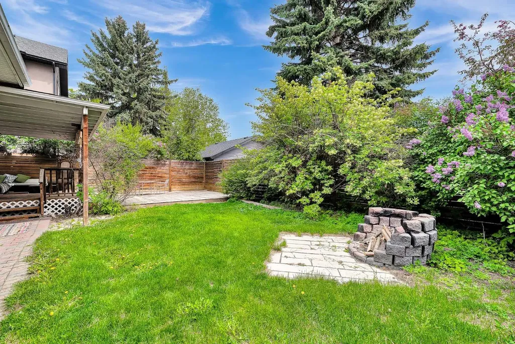 712 14 Street SE Calgary AB T2G 3J8