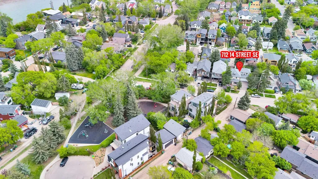 712 14 Street SE Calgary AB T2G 3J8