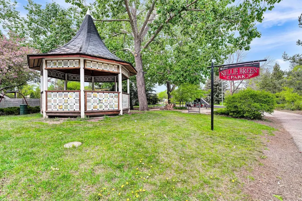 712 14 Street SE Calgary AB T2G 3J8