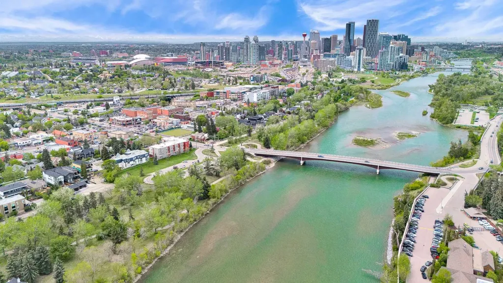 712 14 Street SE Calgary AB T2G 3J8