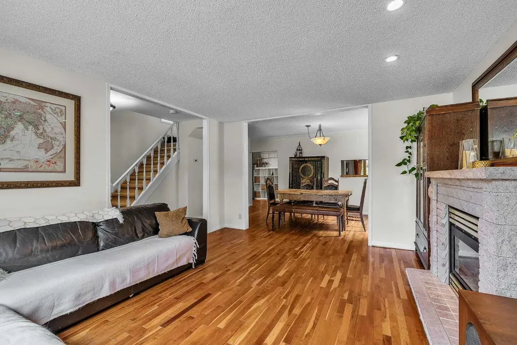 712 14 Street SE Calgary AB T2G 3J8