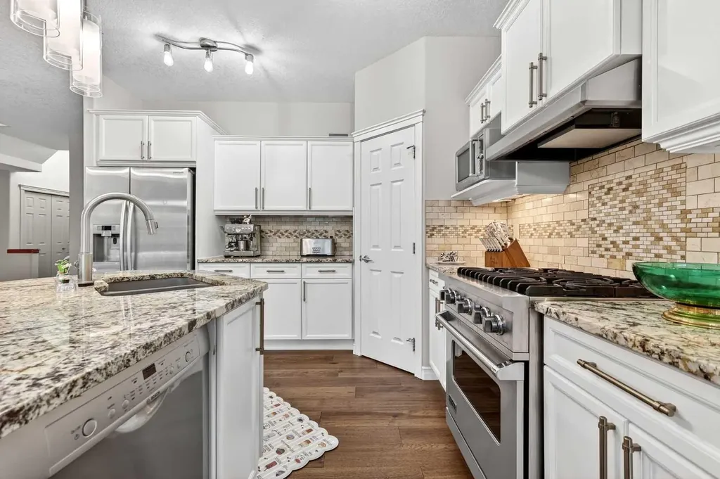 13 Cougar Ridge Circle SW Calgary AB T3H 4X6
