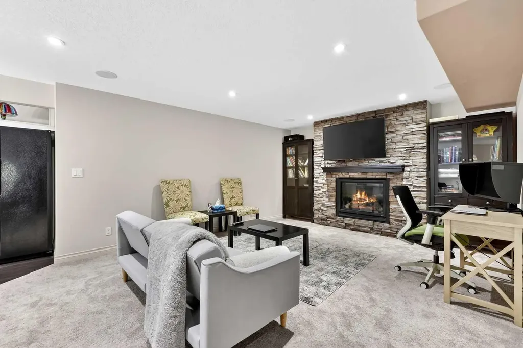 13 Cougar Ridge Circle SW Calgary AB T3H 4X6