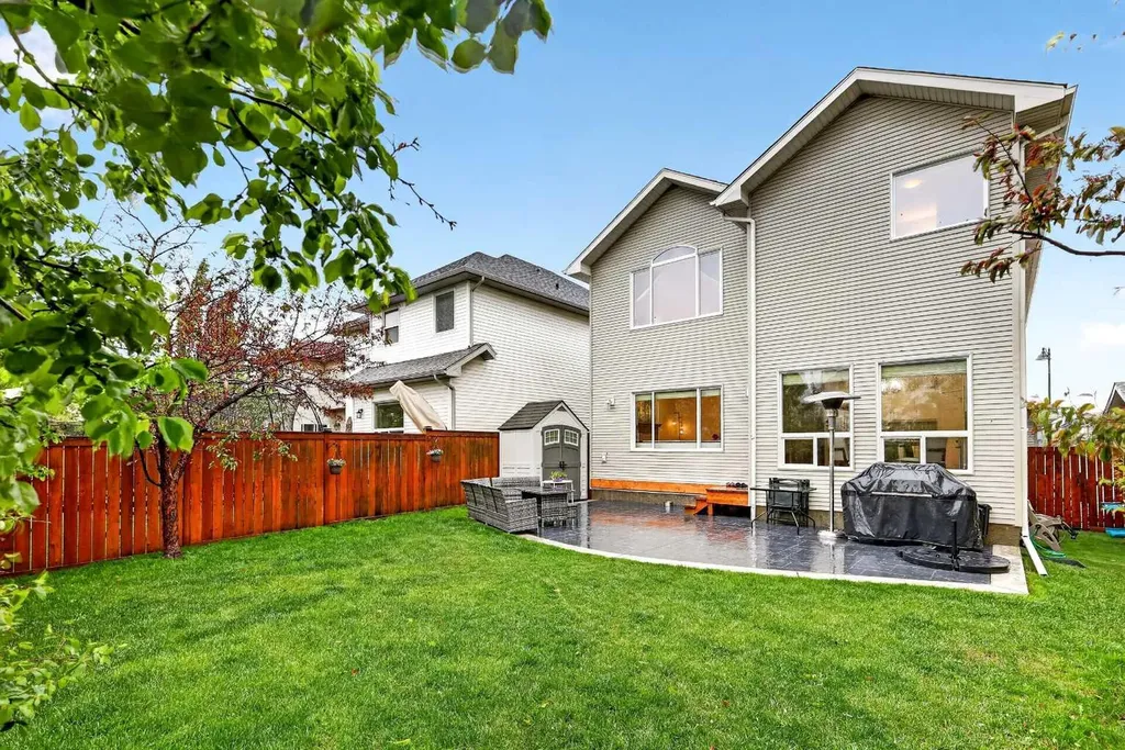 13 Cougar Ridge Circle SW Calgary AB T3H 4X6