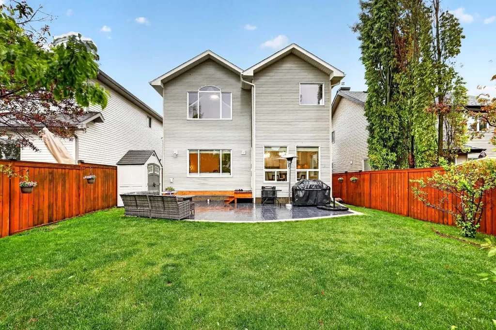 13 Cougar Ridge Circle SW Calgary AB T3H 4X6