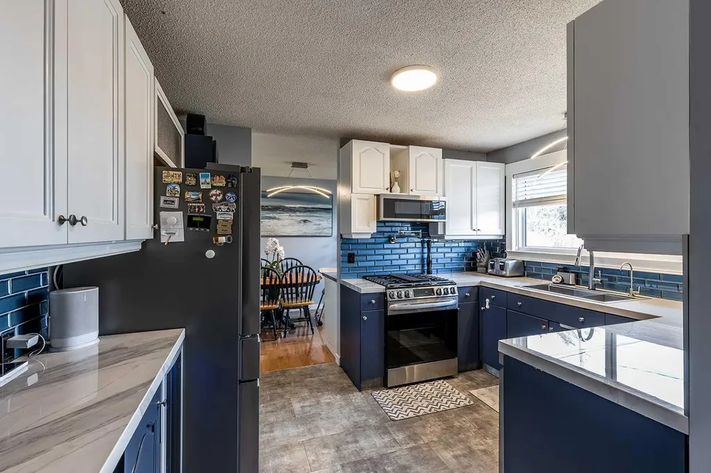 1384 10 Avenue NE Medicine Hat AB T1A 6G3