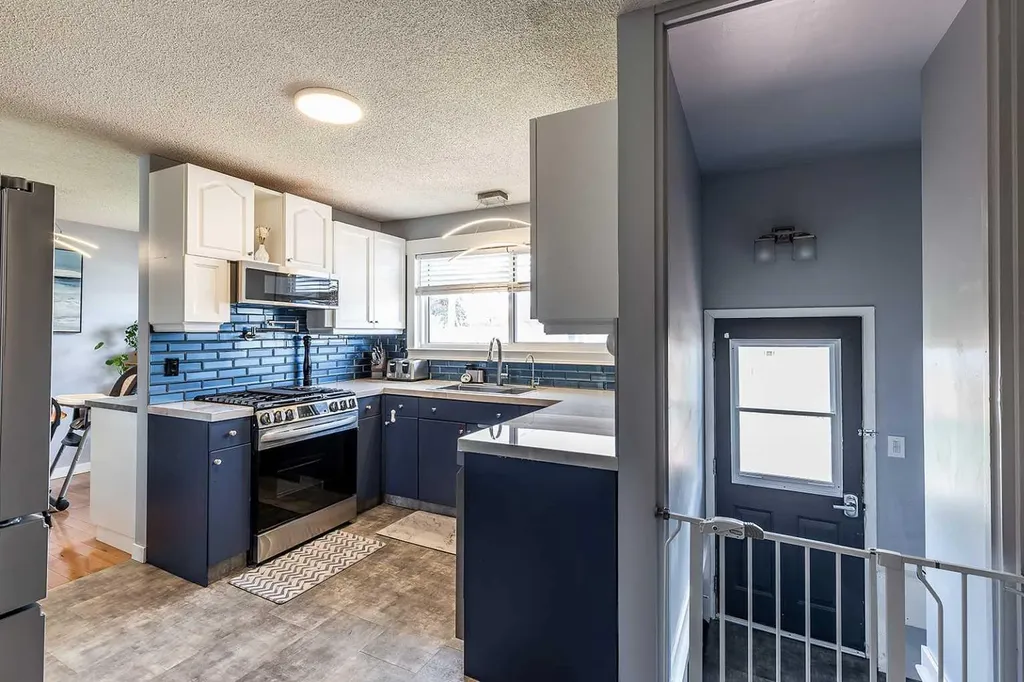 1384 10 Avenue NE Medicine Hat AB T1A 6G3