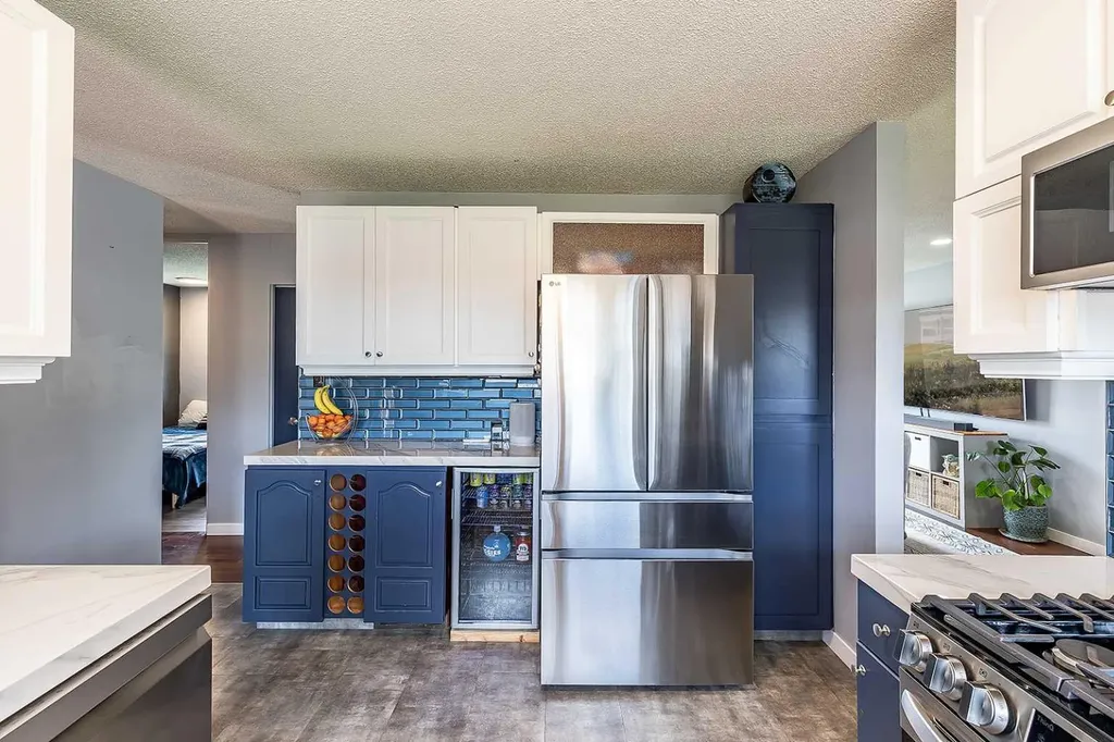 1384 10 Avenue NE Medicine Hat AB T1A 6G3