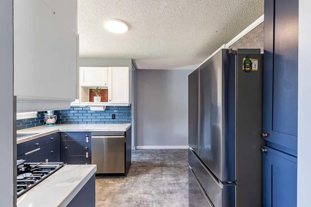 1384 10 Avenue NE Medicine Hat AB T1A 6G3