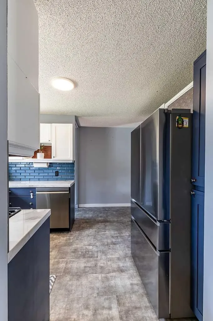 1384 10 Avenue NE Medicine Hat AB T1A 6G3