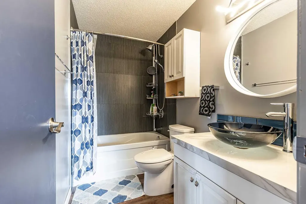 1384 10 Avenue NE Medicine Hat AB T1A 6G3