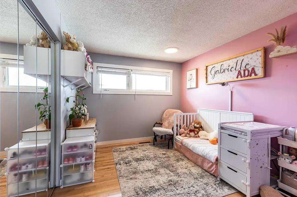 1384 10 Avenue NE Medicine Hat AB T1A 6G3