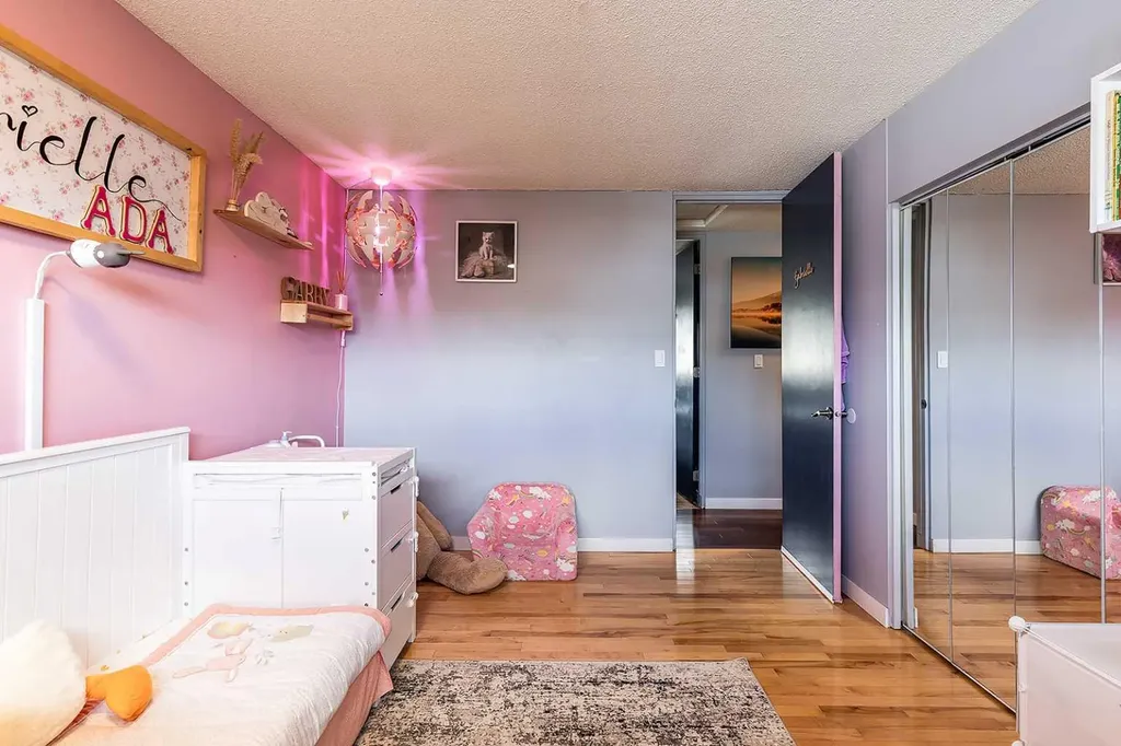 1384 10 Avenue NE Medicine Hat AB T1A 6G3