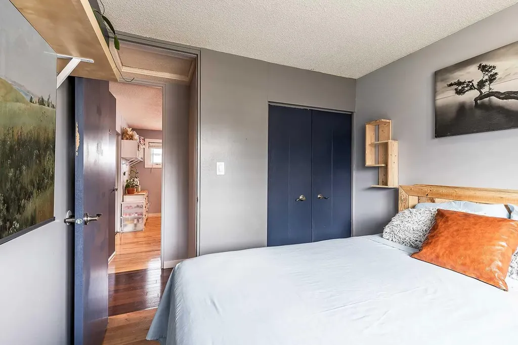 1384 10 Avenue NE Medicine Hat AB T1A 6G3