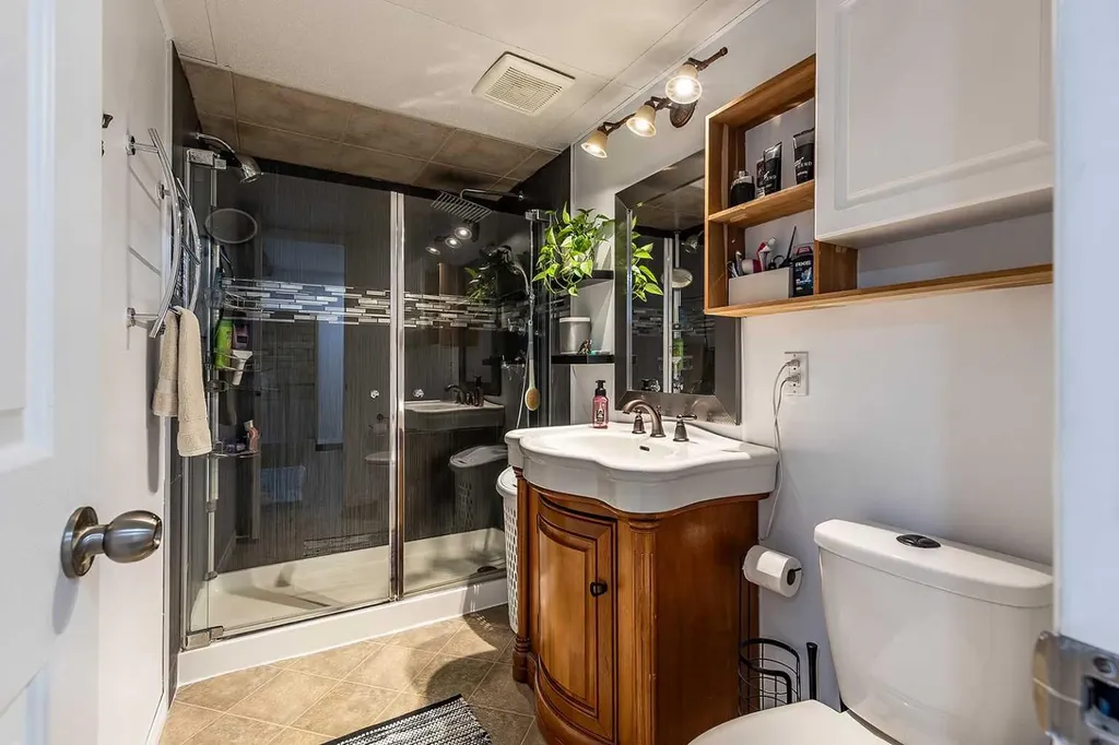 1384 10 Avenue NE Medicine Hat AB T1A 6G3