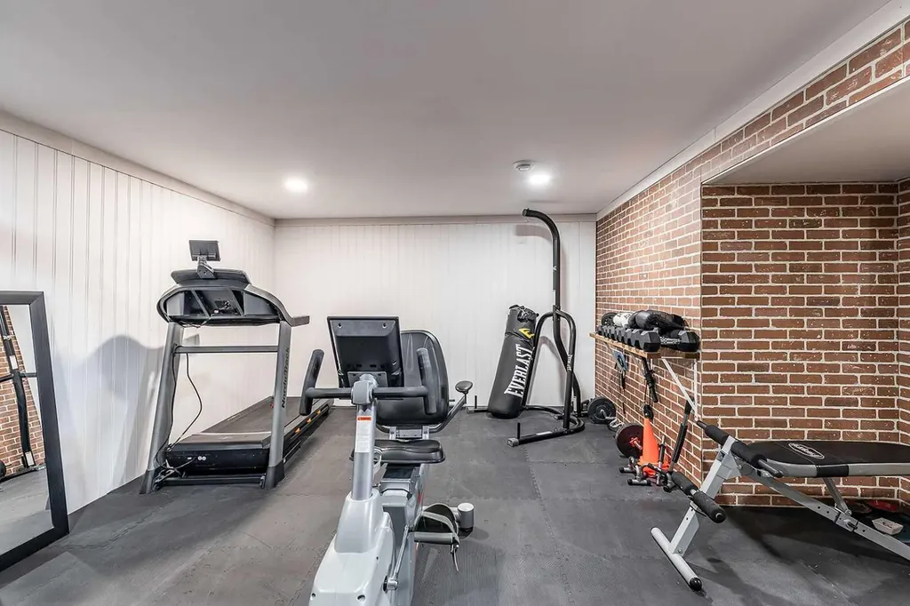 1384 10 Avenue NE Medicine Hat AB T1A 6G3