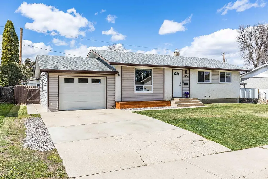 1384 10 Avenue NE Medicine Hat AB T1A 6G3