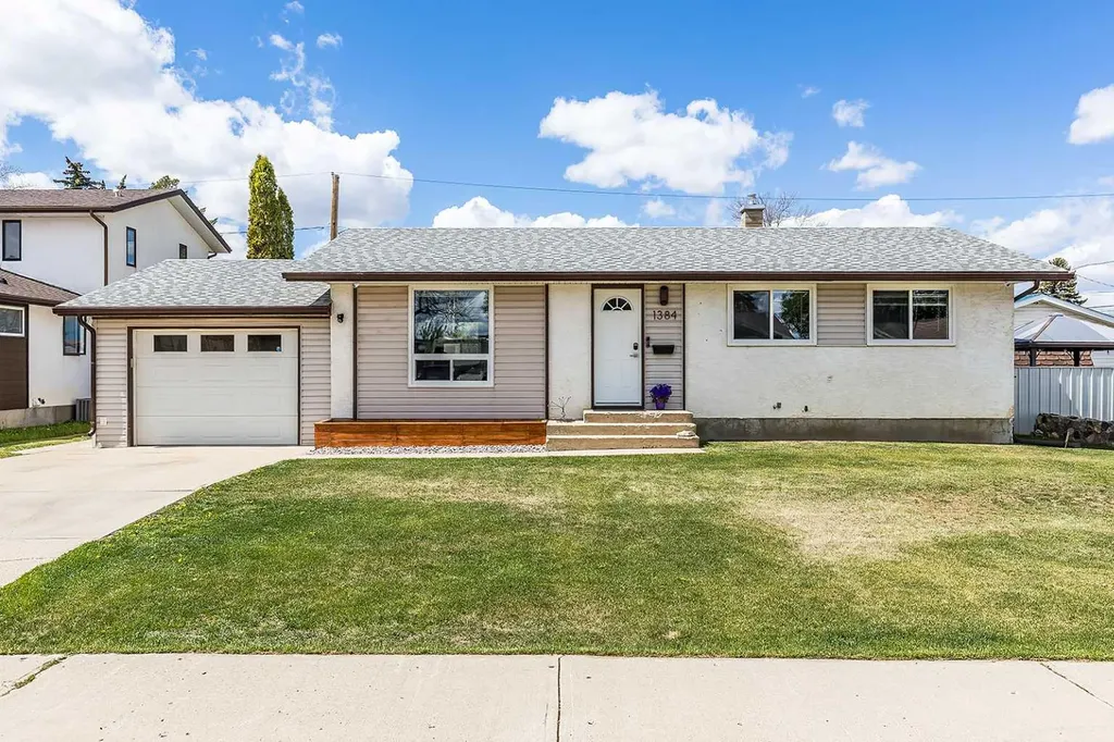 1384 10 Avenue NE Medicine Hat AB T1A 6G3