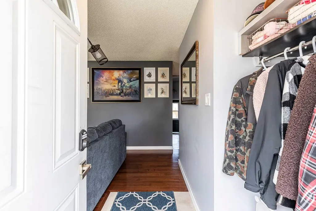 1384 10 Avenue NE Medicine Hat AB T1A 6G3