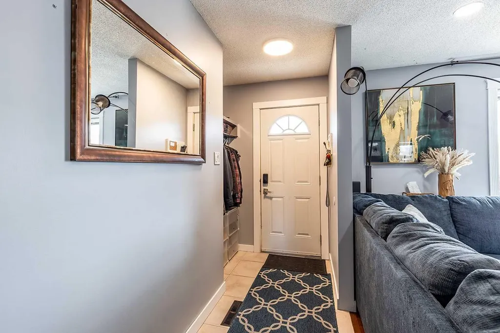 1384 10 Avenue NE Medicine Hat AB T1A 6G3