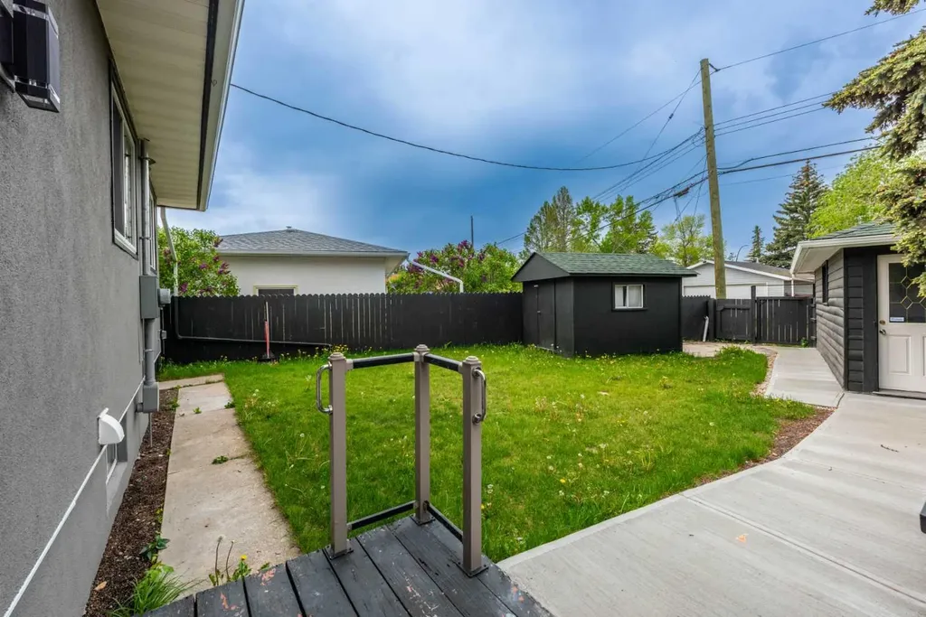 45 Westover Drive SW Calgary AB T3C 2S5