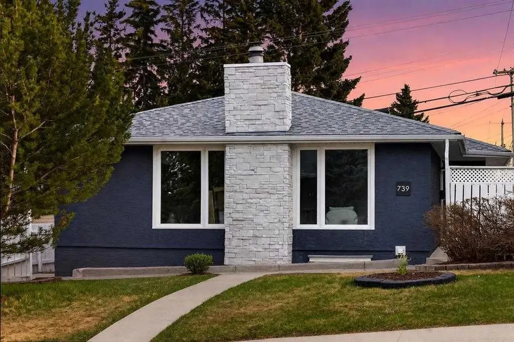739 Sabrina Road SW Calgary AB T2W0P4