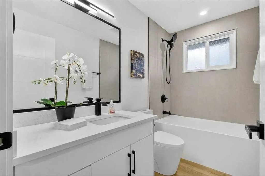 739 Sabrina Road SW Calgary AB T2W0P4