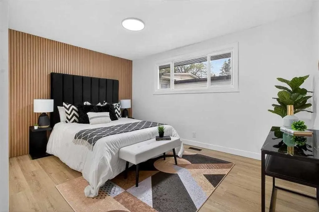 739 Sabrina Road SW Calgary AB T2W0P4