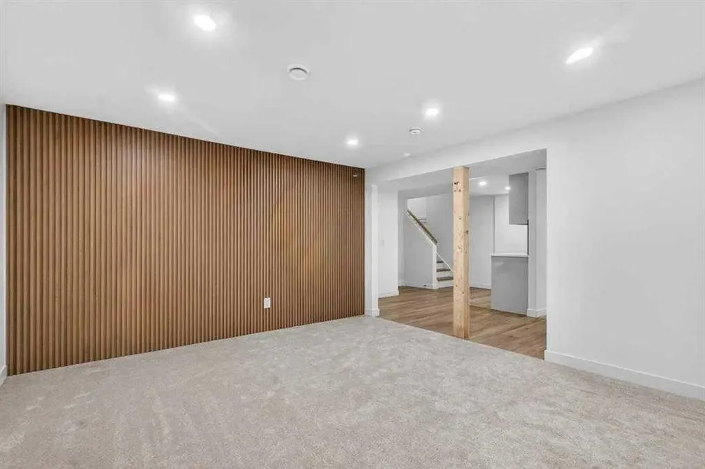 739 Sabrina Road SW Calgary AB T2W0P4