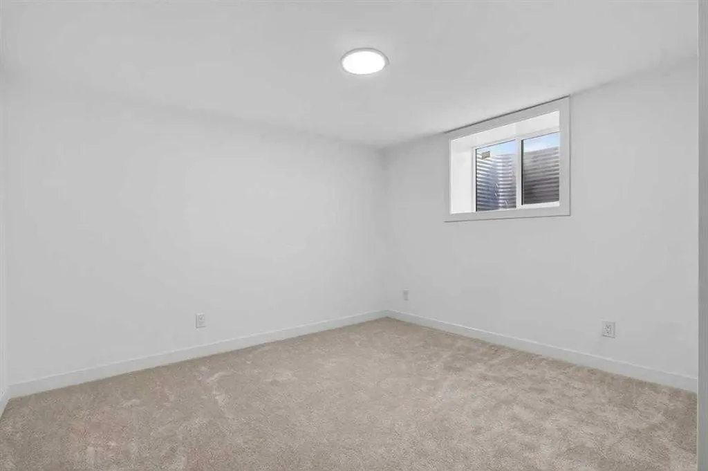 739 Sabrina Road SW Calgary AB T2W0P4