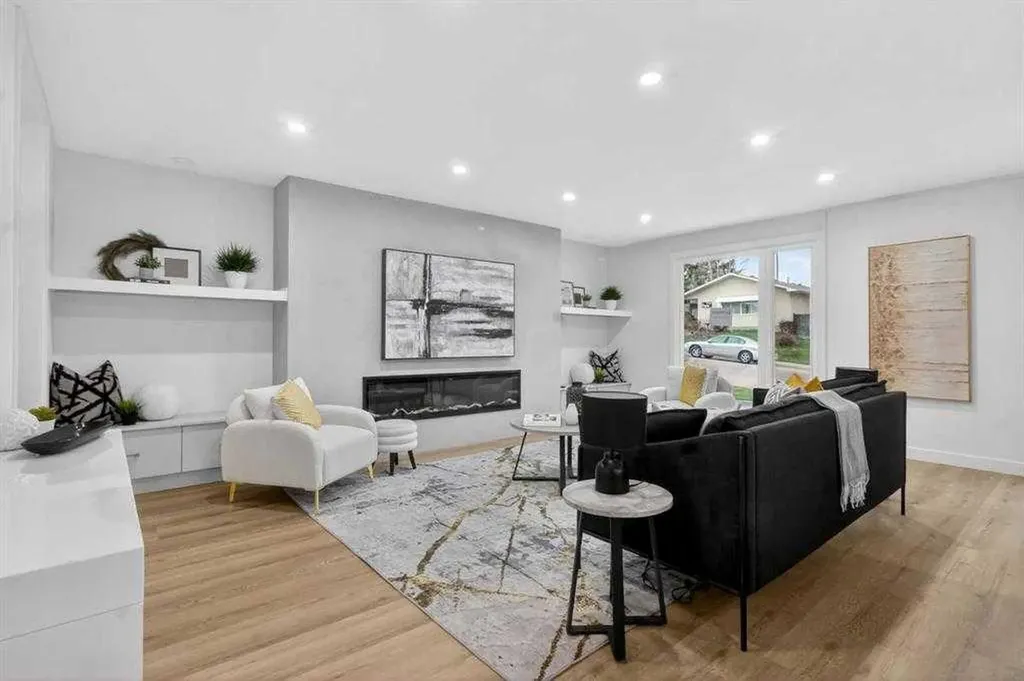 739 Sabrina Road SW Calgary AB T2W0P4
