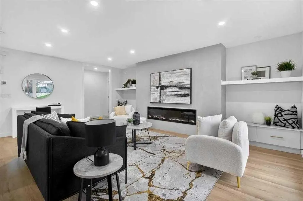 739 Sabrina Road SW Calgary AB T2W0P4